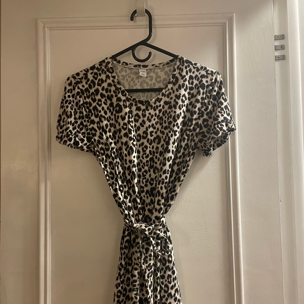 Adorable midi leapoard print dress